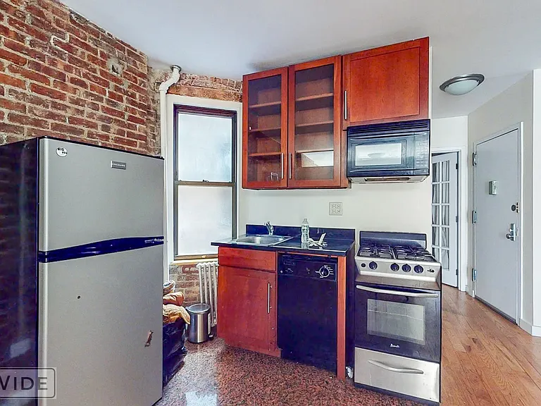 435 W 54th St #4A — Photo 5