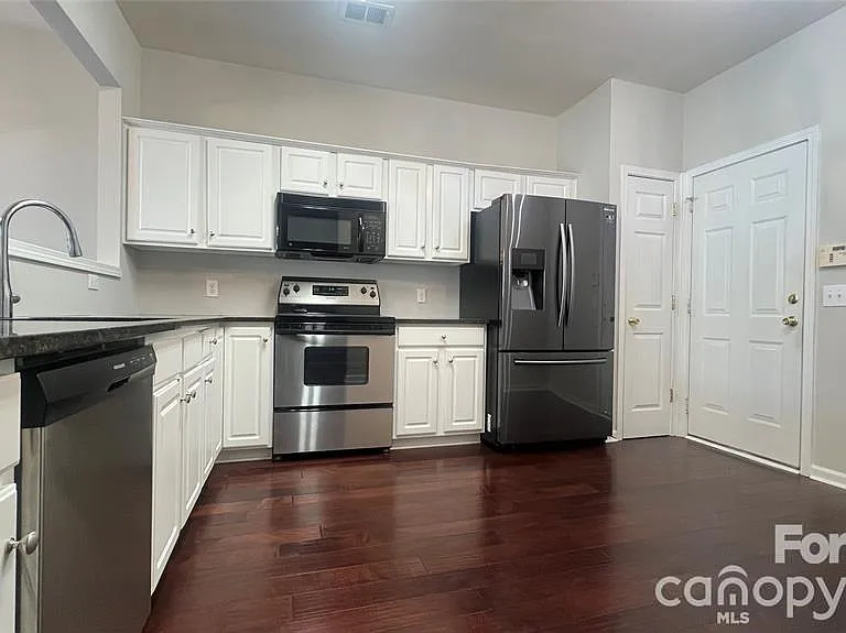 10232 Garmoyle St — Photo 5