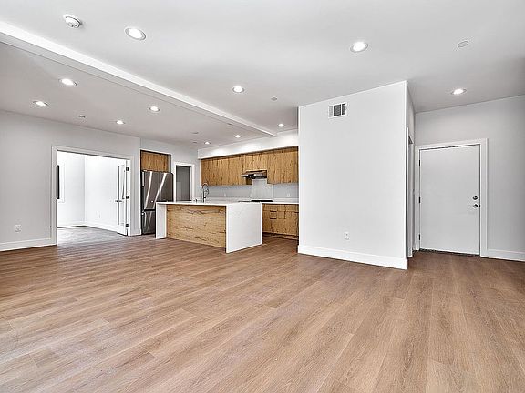5th image of 102 Marion Blvd
