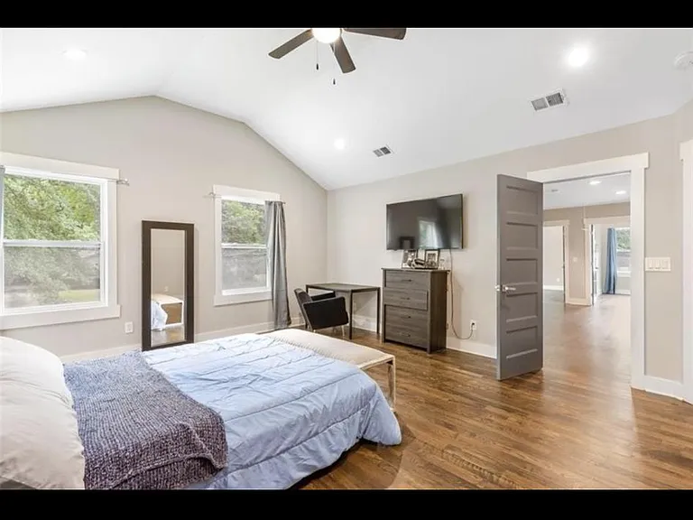 2039 Glendale Dr — Photo 24