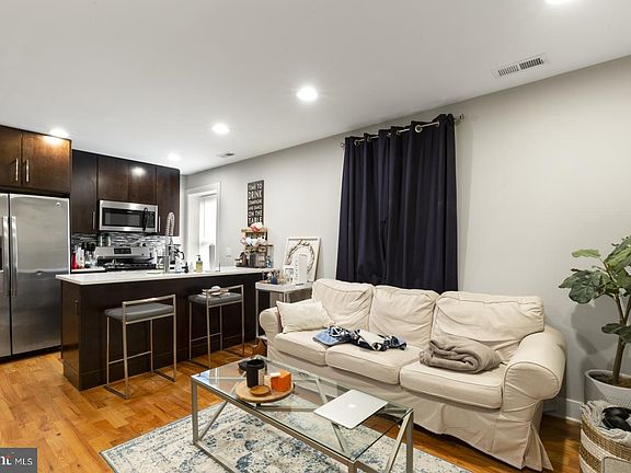 2nd image of 542 Lombard St #3