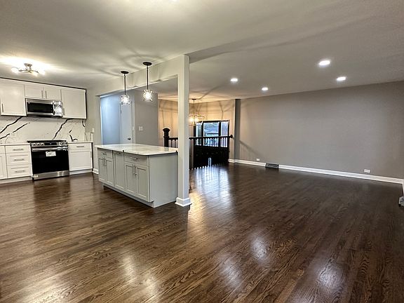 4th image of 10528 S Kilbourn Ave