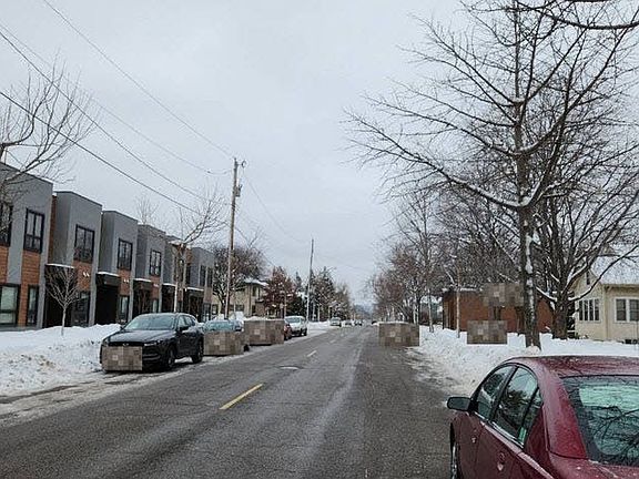 4th image of 2418 2nd St NE