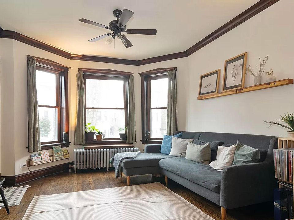 1st image of 3034 N Hamlin Ave #2
