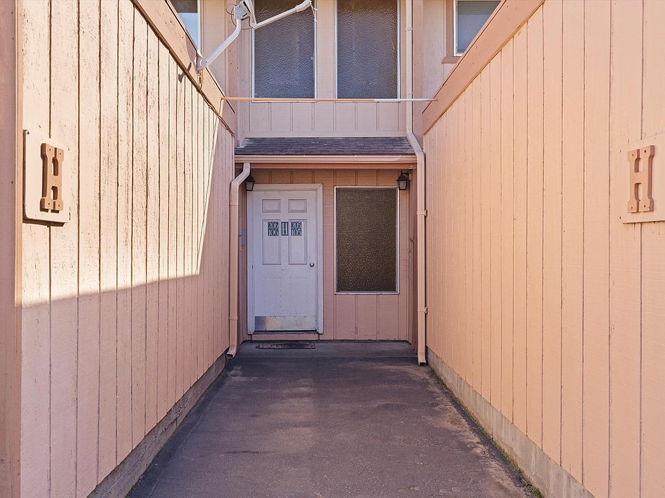 1st image of 3121 W Hood Ave APT H206