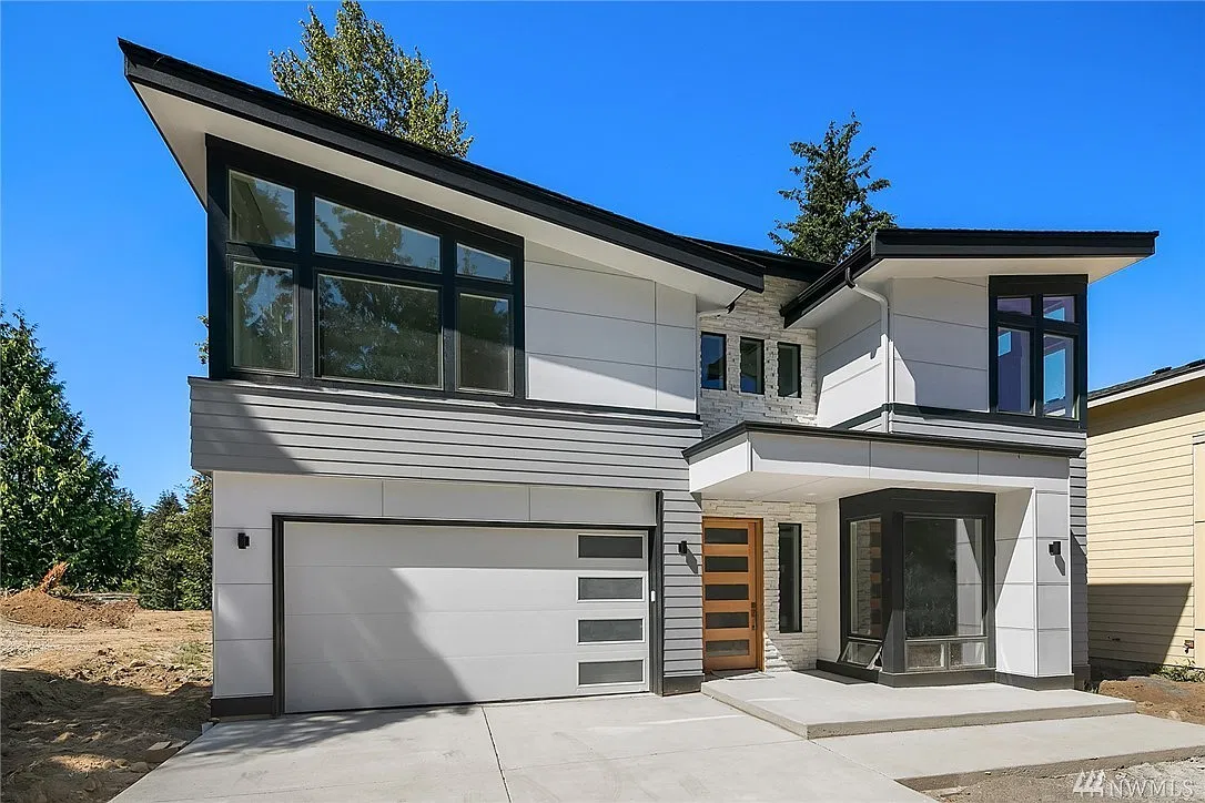 4 bed, 2.5 bath, 2450 sqft, $5,600 — Photo 1