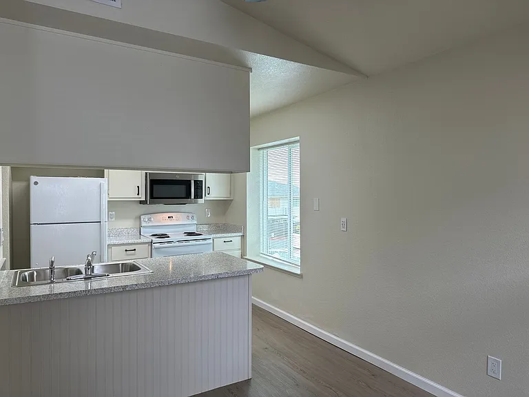 5840 Garfield Avenue — Photo 5