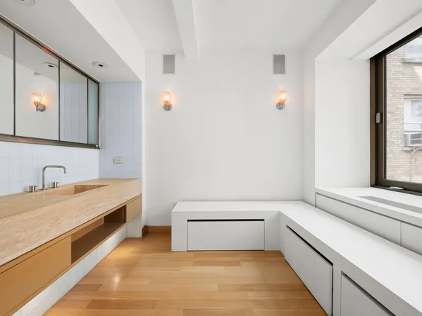 50 Gramercy Park North image 24 of 25