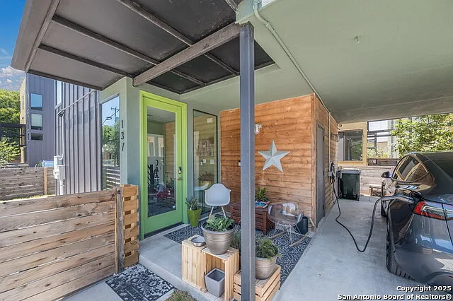 3 bed, 3.5 bath, 1557 sqft, $2,600 — Photo 4