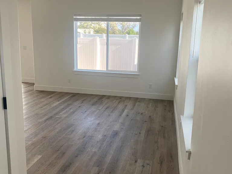 1104 E Jaylee Dr #1 — Photo 2