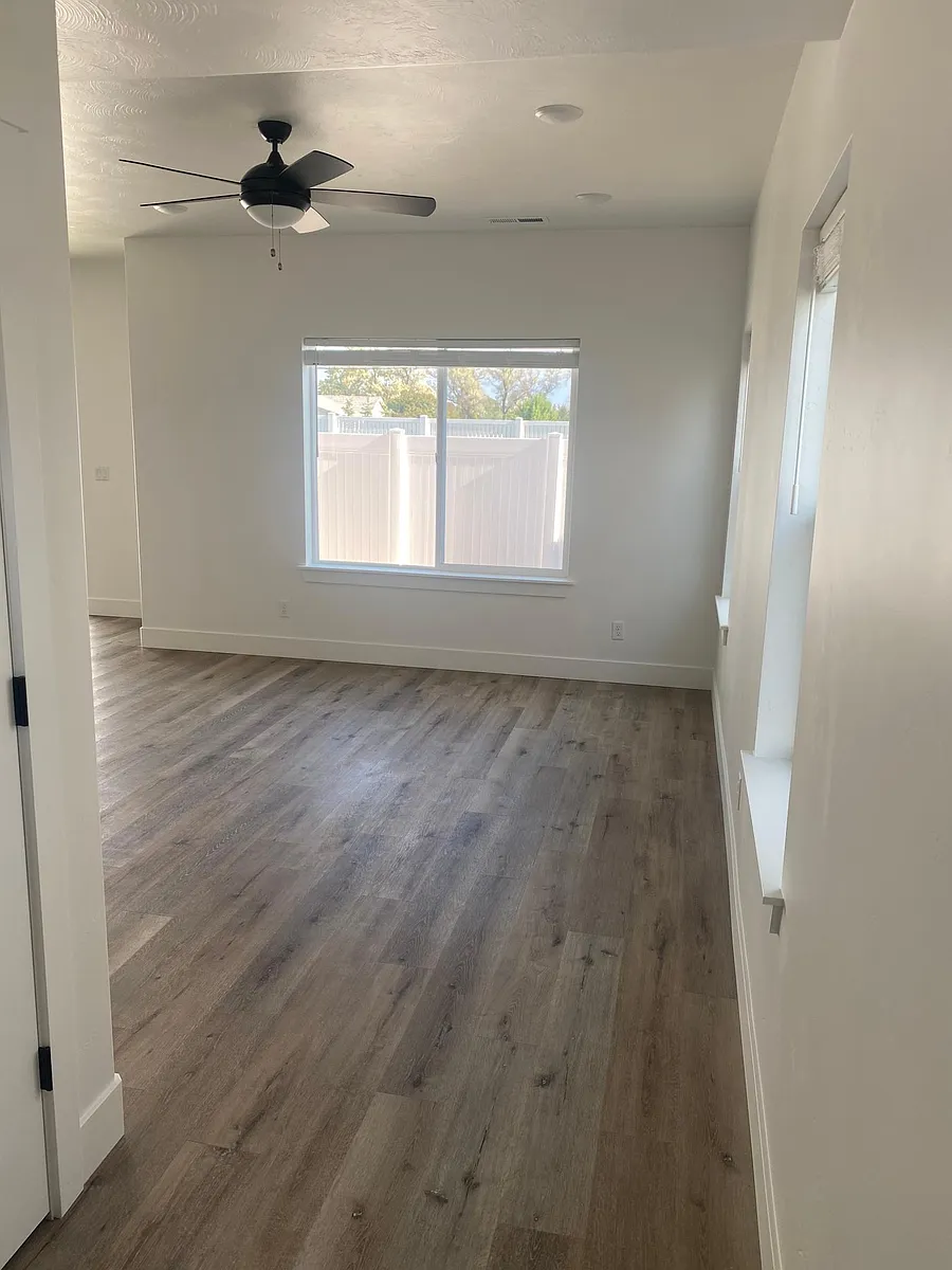 Building Photo - 1104 E Jaylee Dr #1