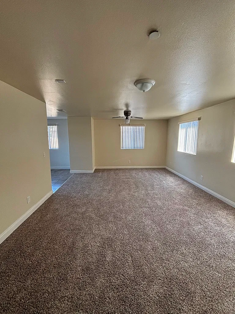 5 bed, 1702 sqft, $4,200 — Photo 3