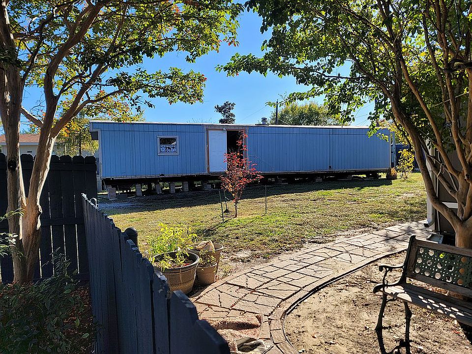 1st image of 412 Lynne Dr