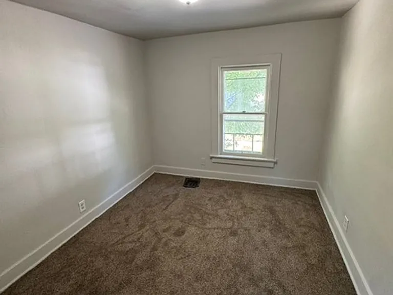 1360 Huestis Ave — Photo 6