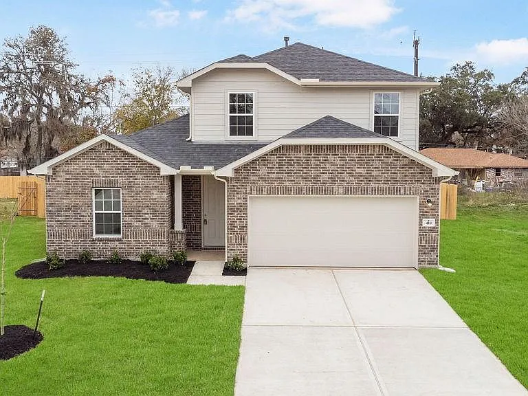 403 Magnolia St — Photo 1
