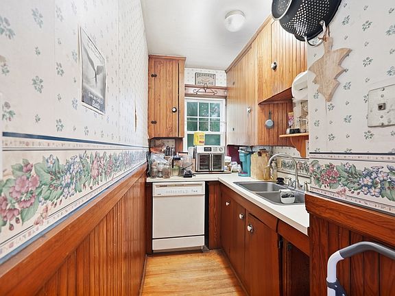 5th image of 55 Clover St
