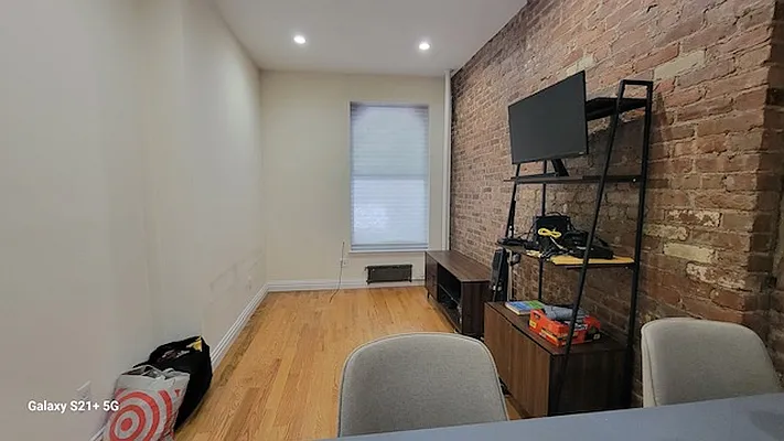 Rented by Chartwell Manhattan Realty | media 8