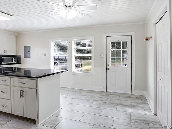 4th image of 38097 Henry Rd