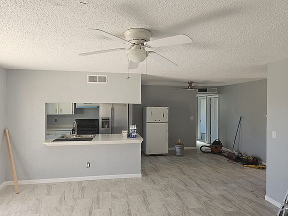 4th image of 3803 Skyline Ave #2