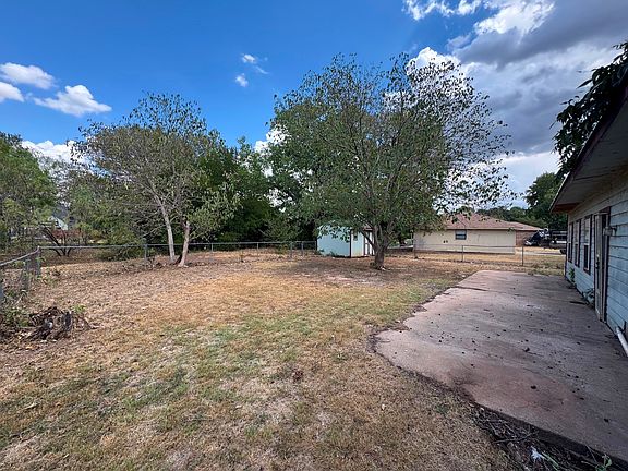 3rd image of 4003 Cherokee Ct