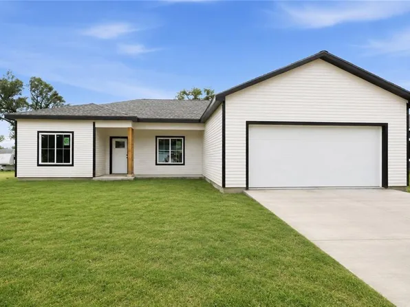 920 5th St, Osawatomie, KS 66064
