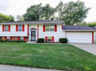 2102 Sunset Dr, Pekin, IL 61554