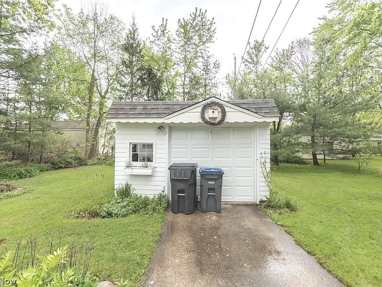 7381 Portage St — Photo 42