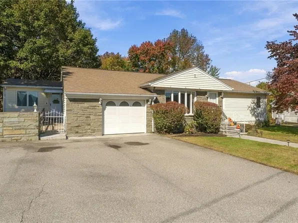 2 Rotary Dr, Johnston, RI 02919