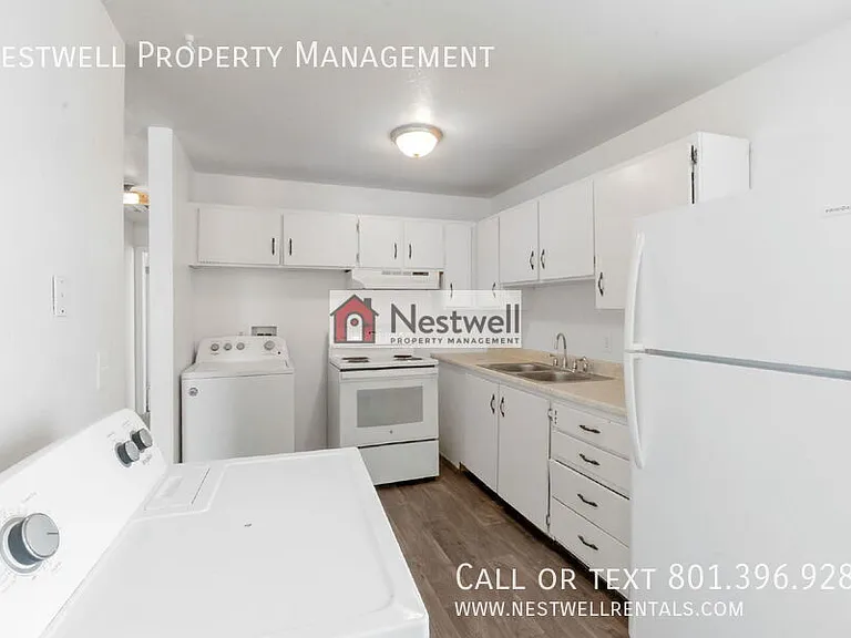 1881 W Lake Park Dr #4 — Photo 3