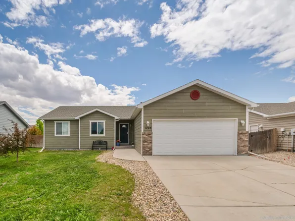 1228 Arnold St, Laramie, WY 82070