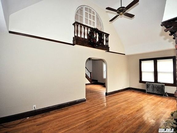 3rd image of 977 Wallace Ave