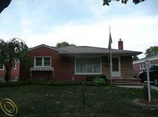 24816 Star Valley Dr, Saint Clair Shores, MI 48080