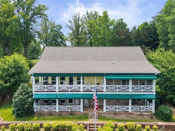 331 Valleyview Dr, Mount Airy, NC 27030