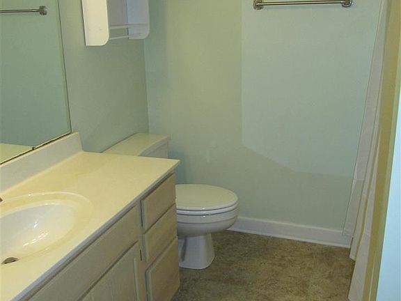 5th image of 10 Southcreek Dr