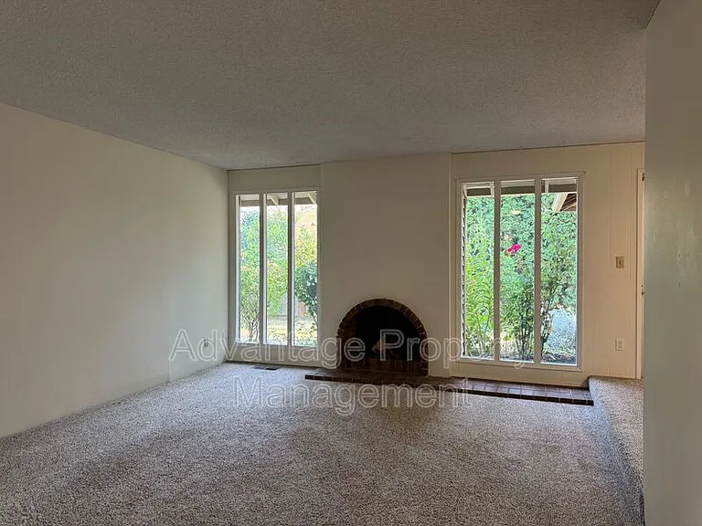 1440 NW Meadowgreen Pl — Photo 25