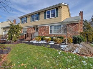 12 Sandpiper Dr, Manalapan, NJ 07726