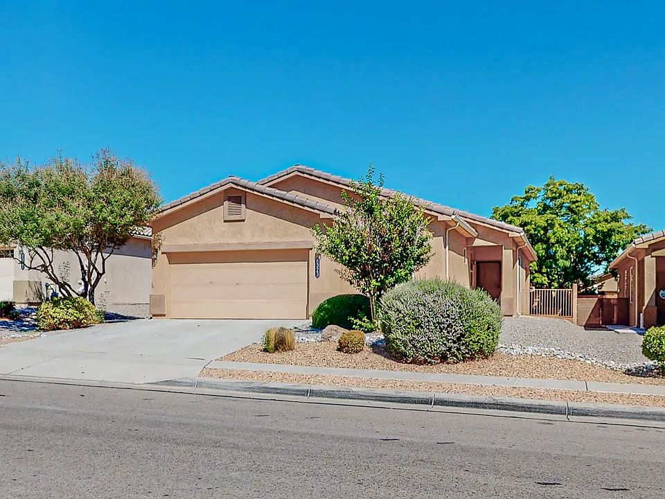 8323 Mock Heather Rd NW