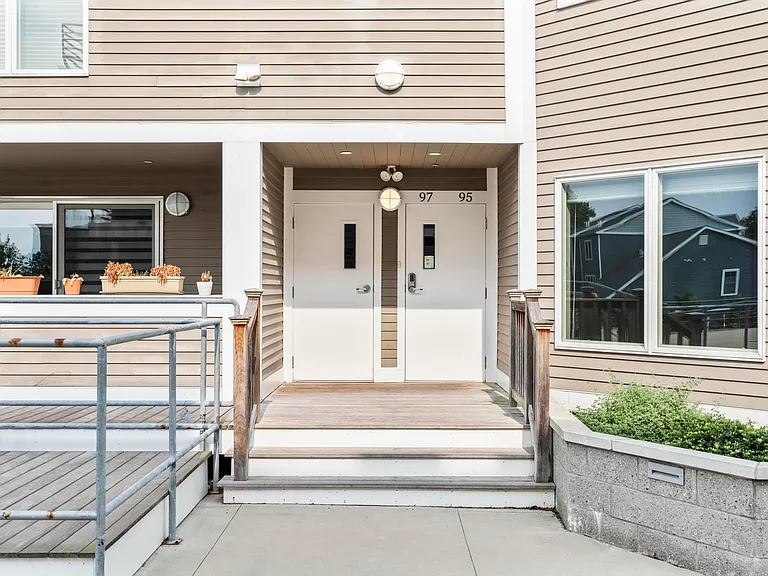 95 Harbour Close #95 — Photo 36