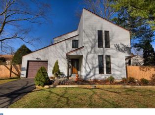 16 Robertson Rd, East Windsor, NJ 08520