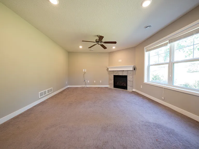 5874 Royalton Rd NE — Photo 10