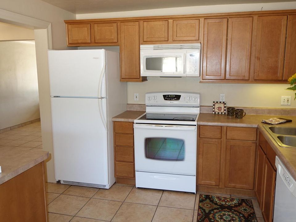 1st image of 3119 E Bermuda St
