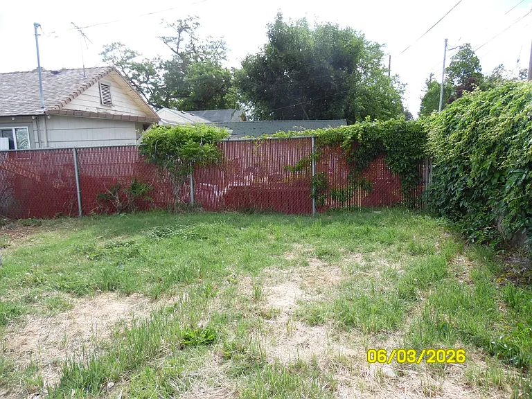 697 W 13th St — Photo 25