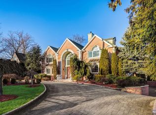 113 Pershing Rd, Englewood Cliffs, NJ 07632