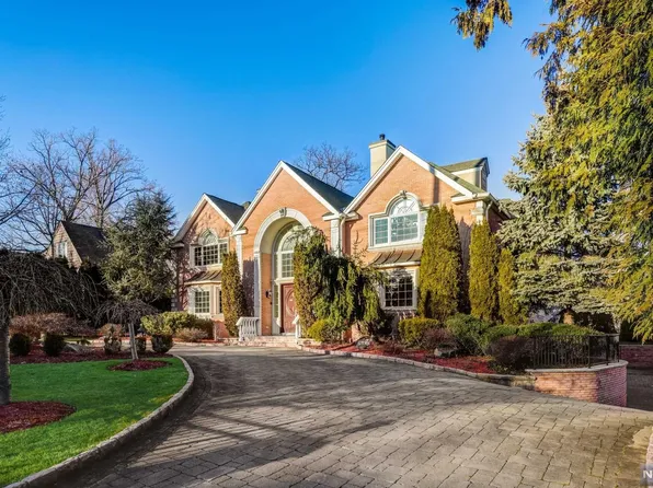 113 Pershing Rd, Englewood Cliffs, NJ 07632