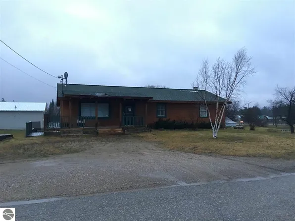 2180 Center St, Boyne Falls, MI 49713