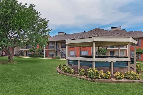 Willow Creek Apartments Photo 1