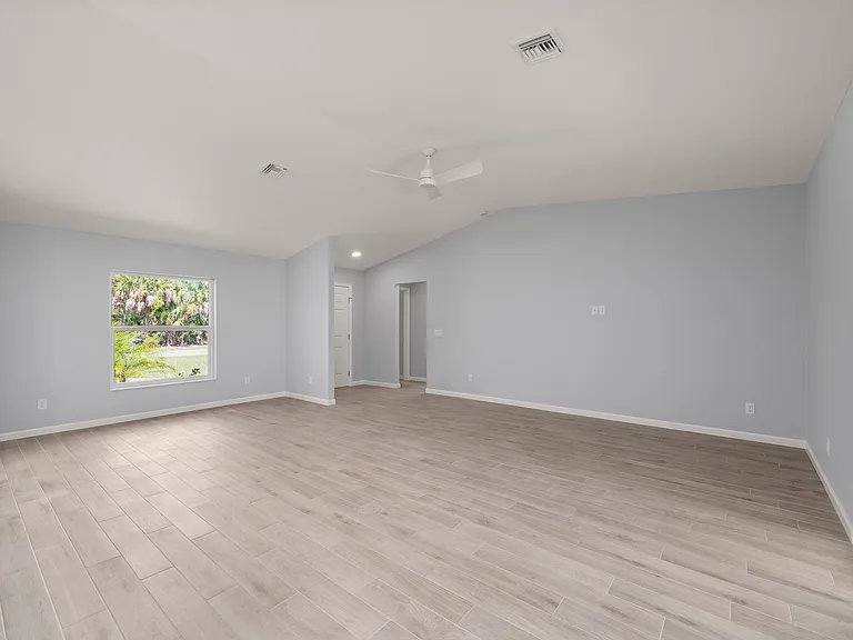 2504 Jamaica St — Photo 9
