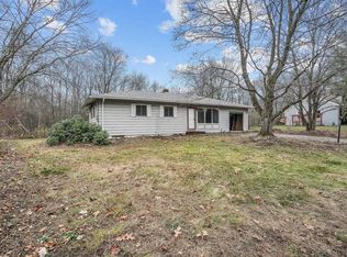 14 Sycamore Dr, Hyde Park, NY 12538