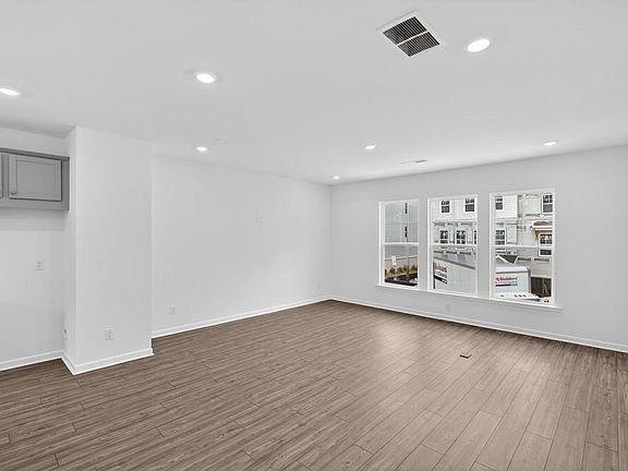 4th image of 5825 Schelton Pl SE