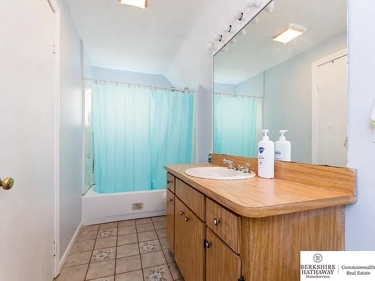 469 Salem St — Photo 9